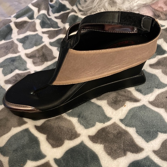 Elegant Black, bronze and tan convertible Women's Sandals - Picture 2 of 6